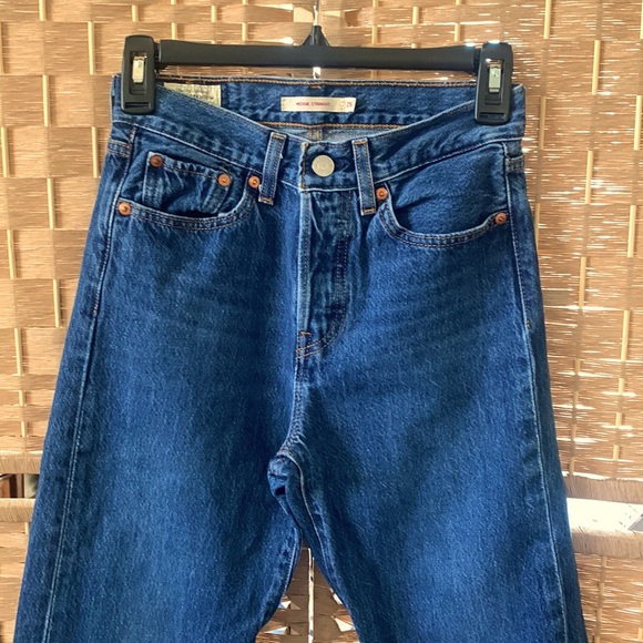 Levi’s Premium Wedgie Straight Jean - Picture 2 of 10